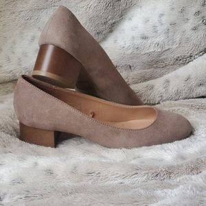 Small heel shoes